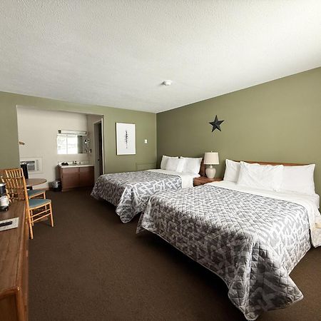 The Trail Inn - Newberry, Mi - Formerly Knollwood Inn - 13467 M-28 Bagian luar foto