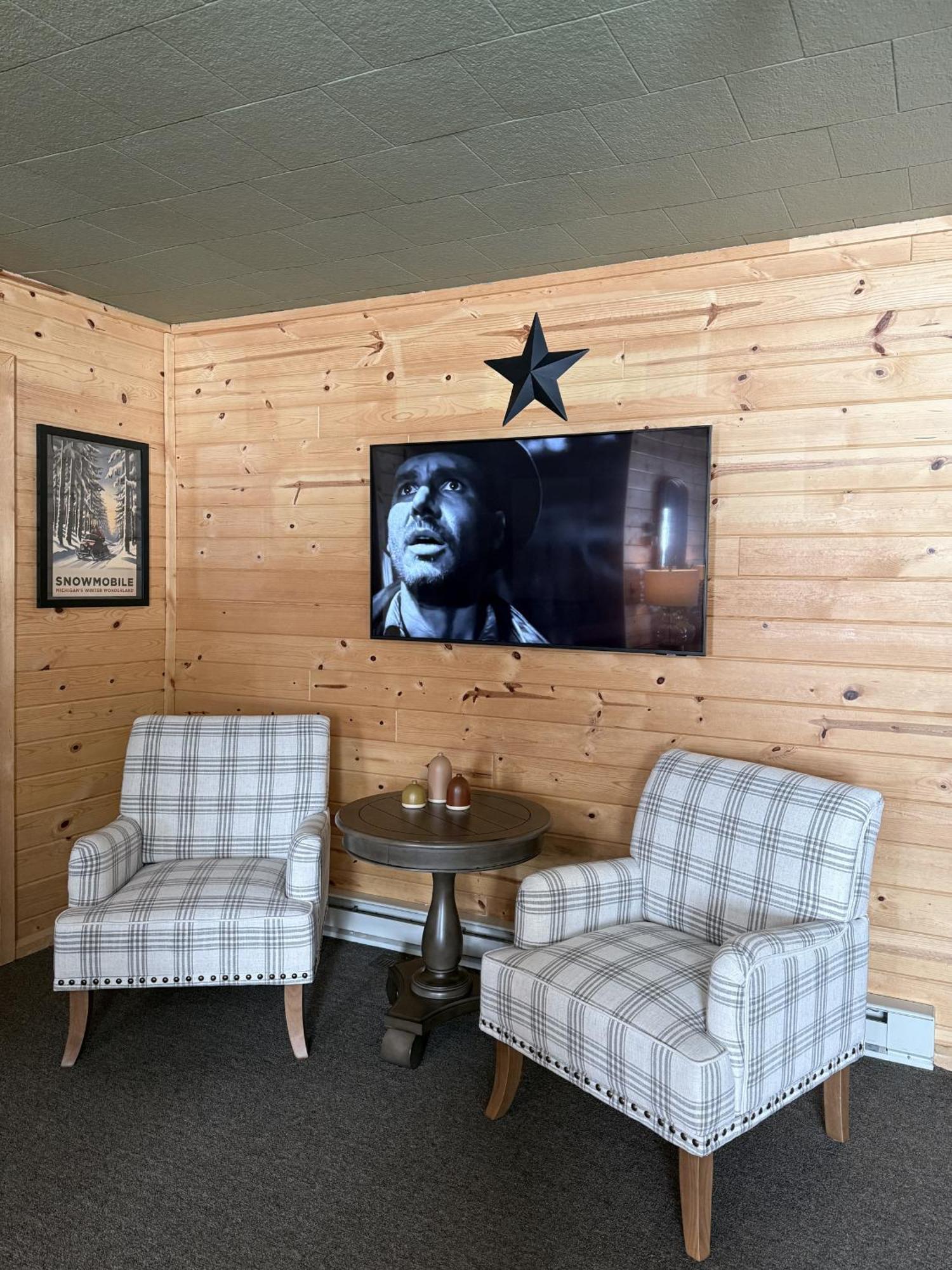 The Trail Inn - Newberry, Mi - Formerly Knollwood Inn - 13467 M-28 Bagian luar foto