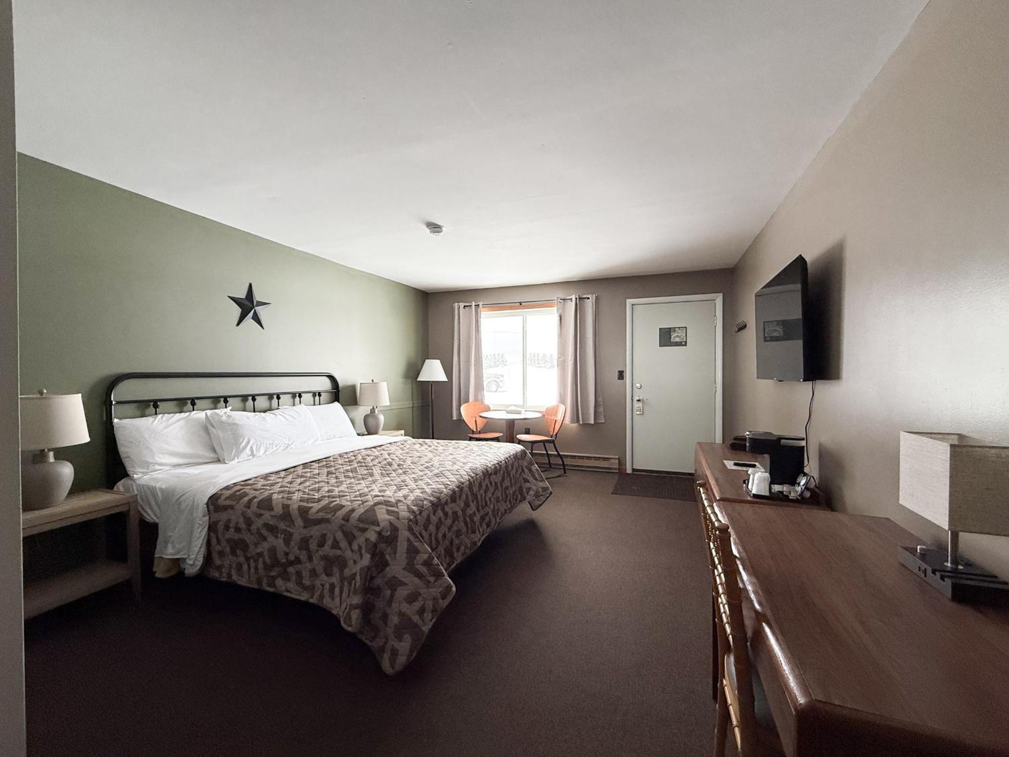 The Trail Inn - Newberry, Mi - Formerly Knollwood Inn - 13467 M-28 Bagian luar foto