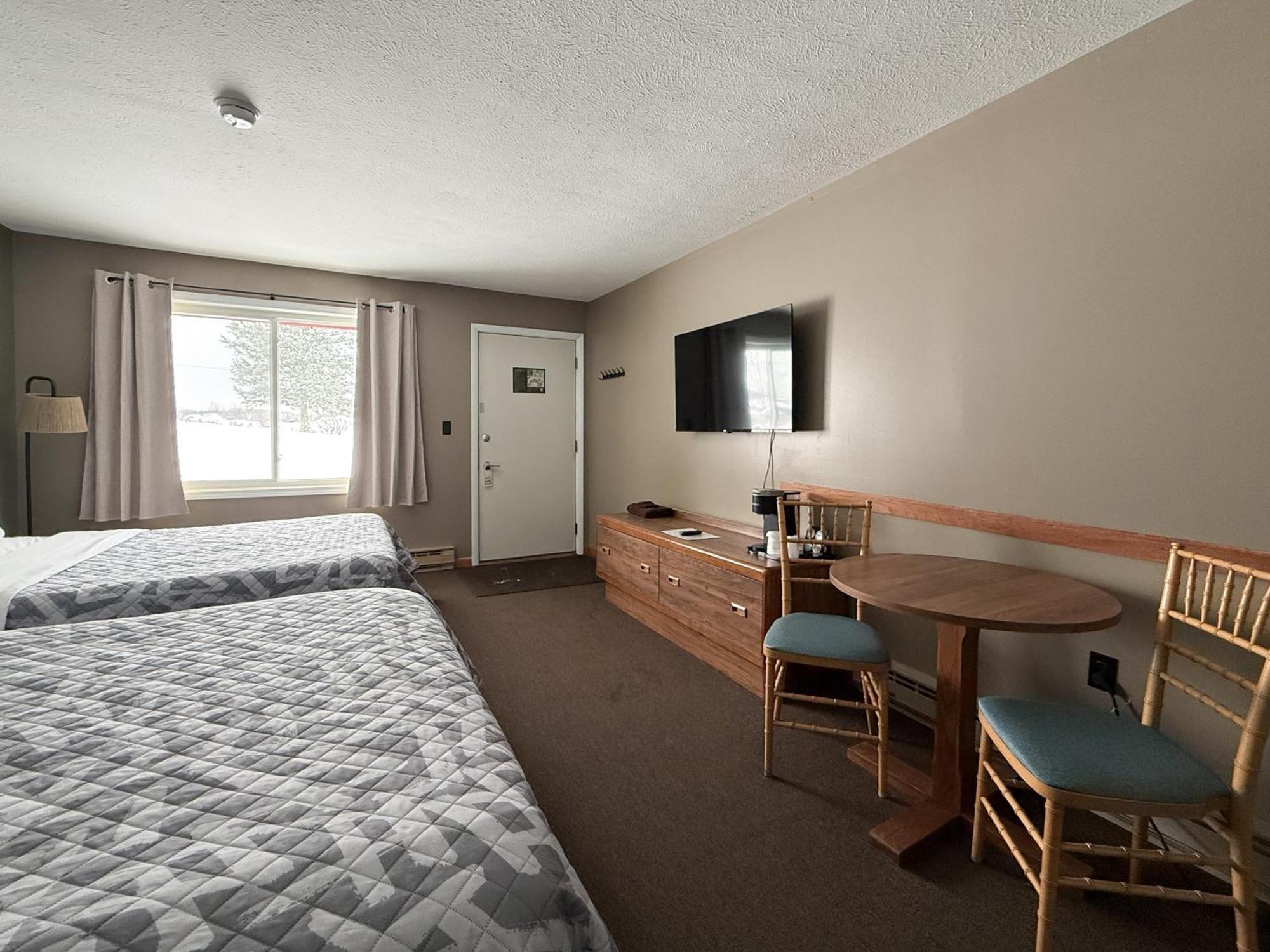 The Trail Inn - Newberry, Mi - Formerly Knollwood Inn - 13467 M-28 Bagian luar foto